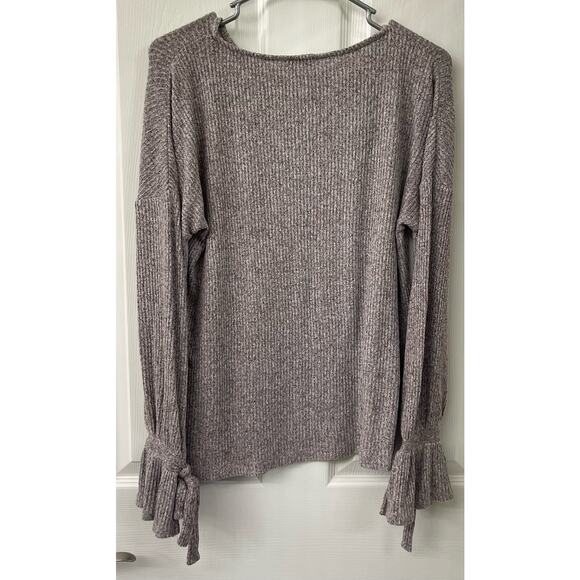 Lucky brand medium flare bell sleeves, super soft, 79% Visco 70% polyester - Picture 3 of 6